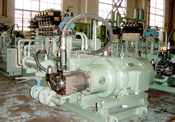 輪轂壓鑄機(jī)