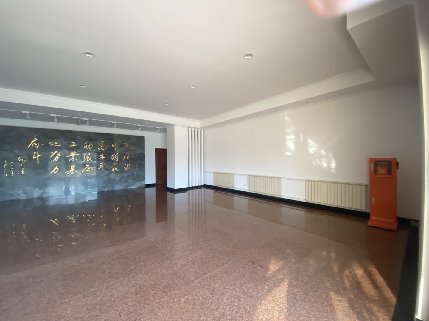 6.中環(huán)廠區(qū)辦公樓一層大廳進門右手邊.jpg 6.中環(huán)廠區(qū)辦公樓一層大廳進門右手邊.jpg